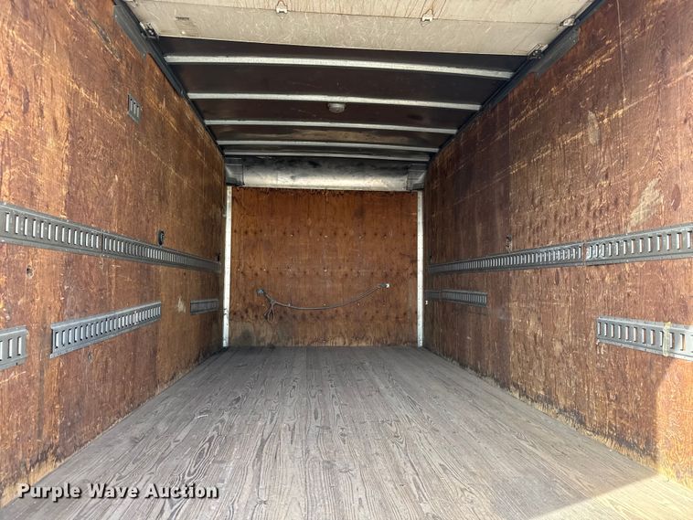 image for item EV6004 2005 GMC W3500 box truck