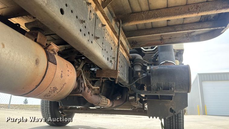 image for item EV6004 2005 GMC W3500 box truck