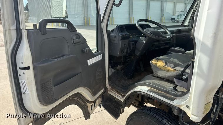 image for item EV6004 2005 GMC W3500 box truck