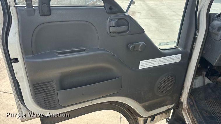 image for item EV6004 2005 GMC W3500 box truck