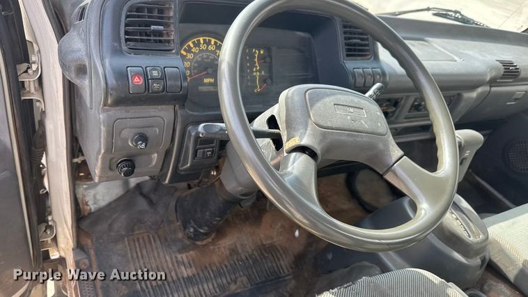 image for item EV6004 2005 GMC W3500 box truck