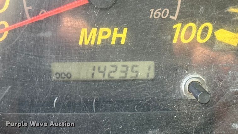 image for item EV6004 2005 GMC W3500 box truck