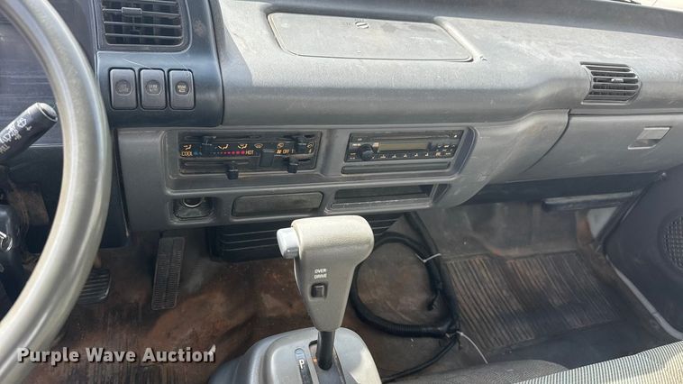 image for item EV6004 2005 GMC W3500 box truck