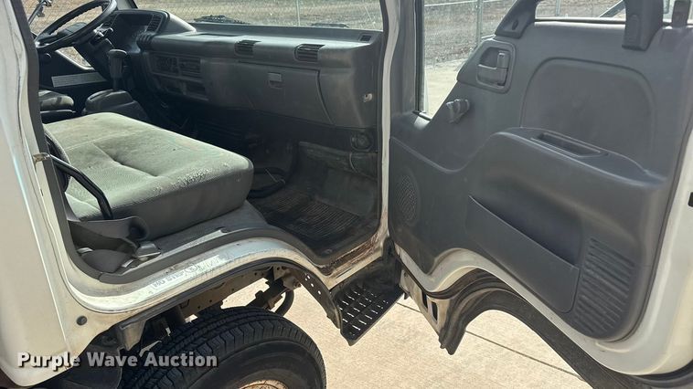 image for item EV6004 2005 GMC W3500 box truck