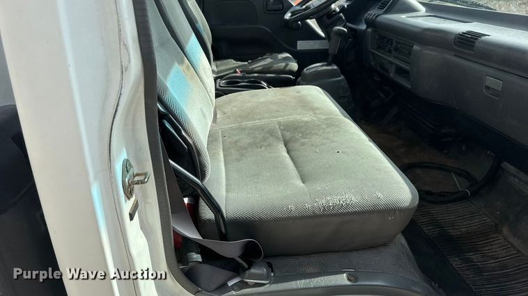 image for item EV6004 2005 GMC W3500 box truck