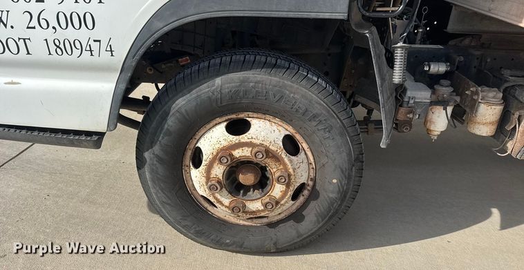 image for item EV6004 2005 GMC W3500 box truck