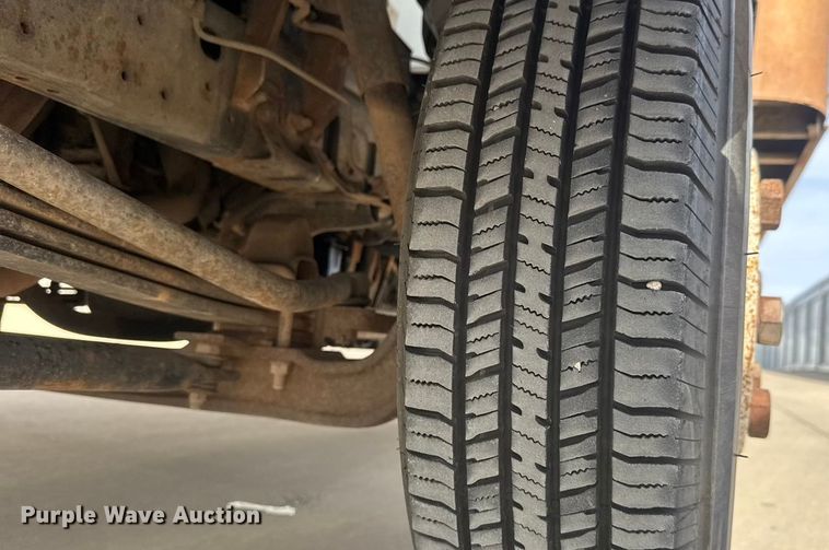 image for item EV6004 2005 GMC W3500 box truck