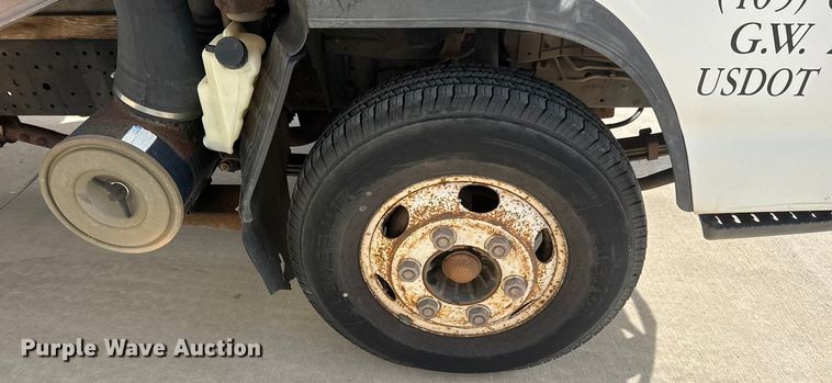 image for item EV6004 2005 GMC W3500 box truck