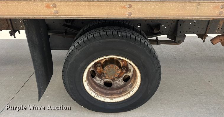 image for item EV6004 2005 GMC W3500 box truck