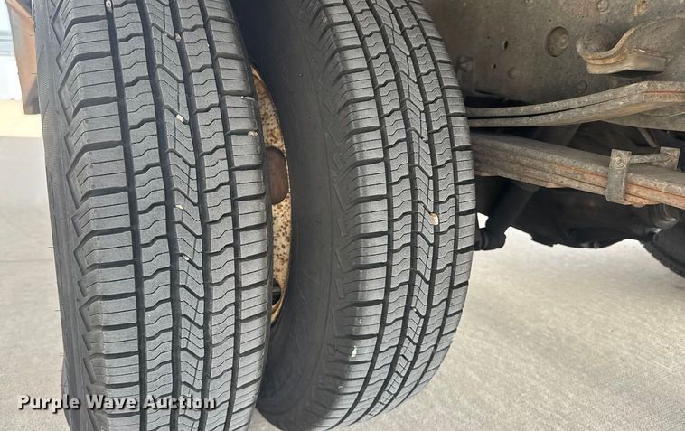 image for item EV6004 2005 GMC W3500 box truck