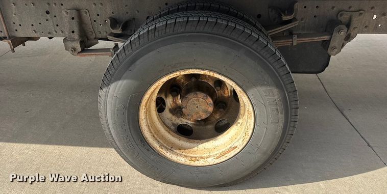 image for item EV6004 2005 GMC W3500 box truck