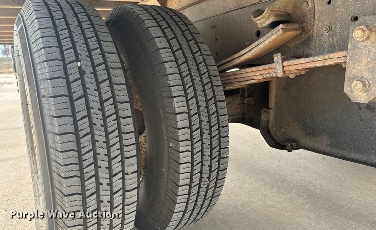 image for item EV6004 2005 GMC W3500 box truck