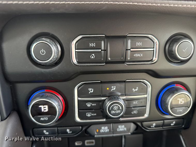 image for item FB0514 2021 Chevrolet Suburban SUV