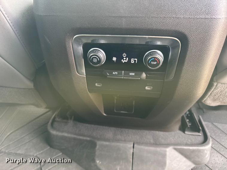 image for item FB0514 2021 Chevrolet Suburban SUV