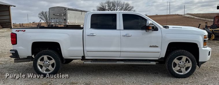 image for item FB0515 2019 Chevrolet Silverado 2500HD High Country Crew Cab pickup truck