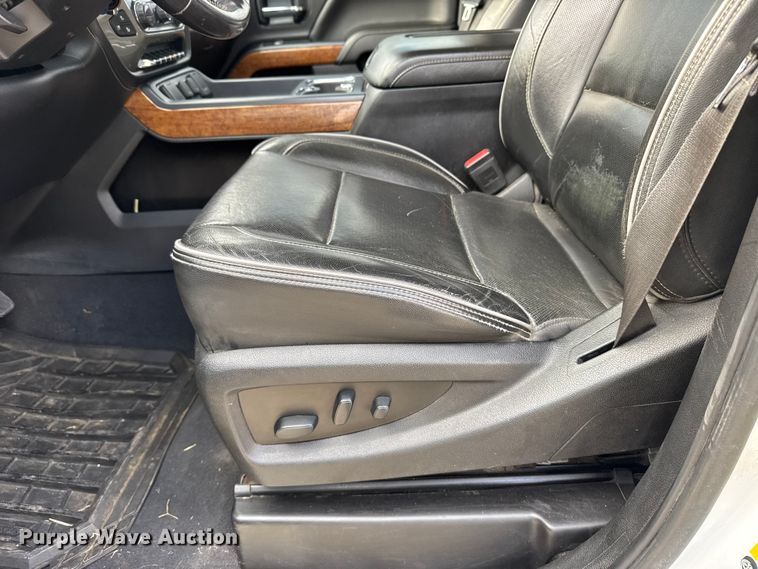 image for item FB0515 2019 Chevrolet Silverado 2500HD High Country Crew Cab pickup truck