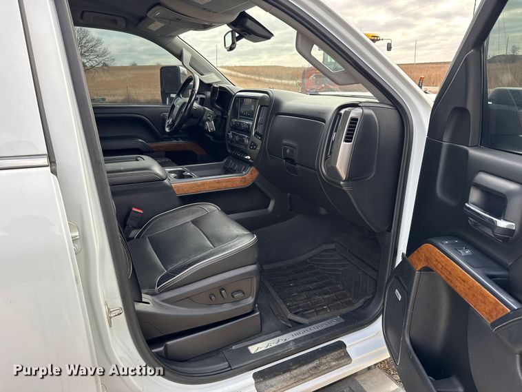 image for item FB0515 2019 Chevrolet Silverado 2500HD High Country Crew Cab pickup truck