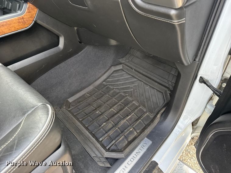 image for item FB0515 2019 Chevrolet Silverado 2500HD High Country Crew Cab pickup truck