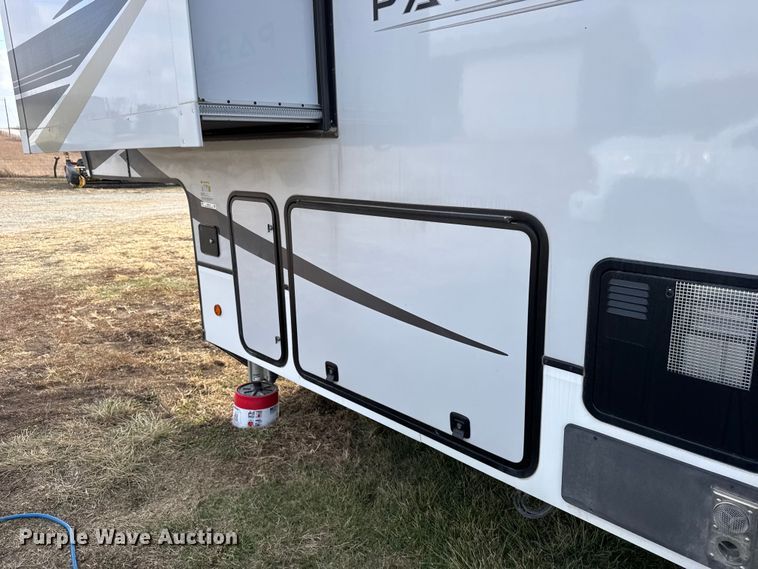 image for item FB0516 2023 Alliance Rv Paradigm camper