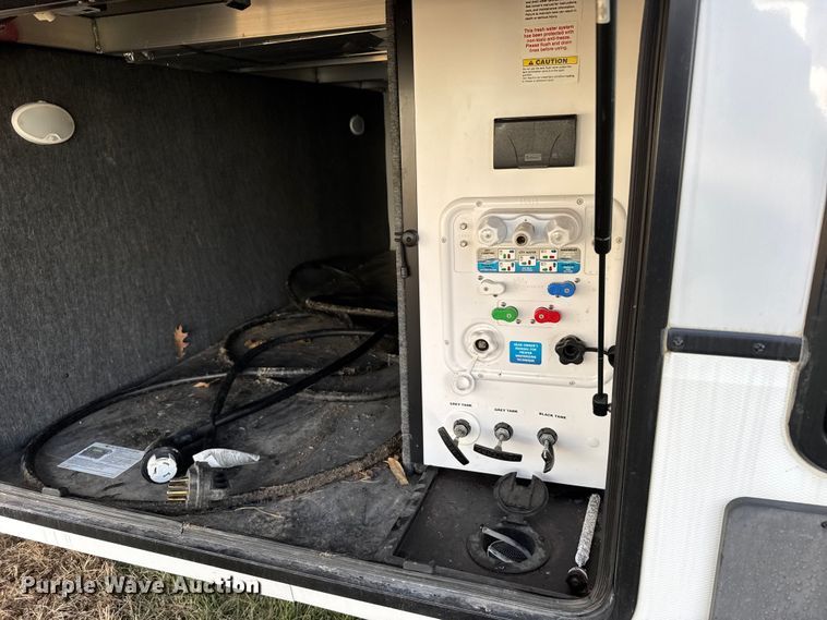 image for item FB0516 2023 Alliance Rv Paradigm camper