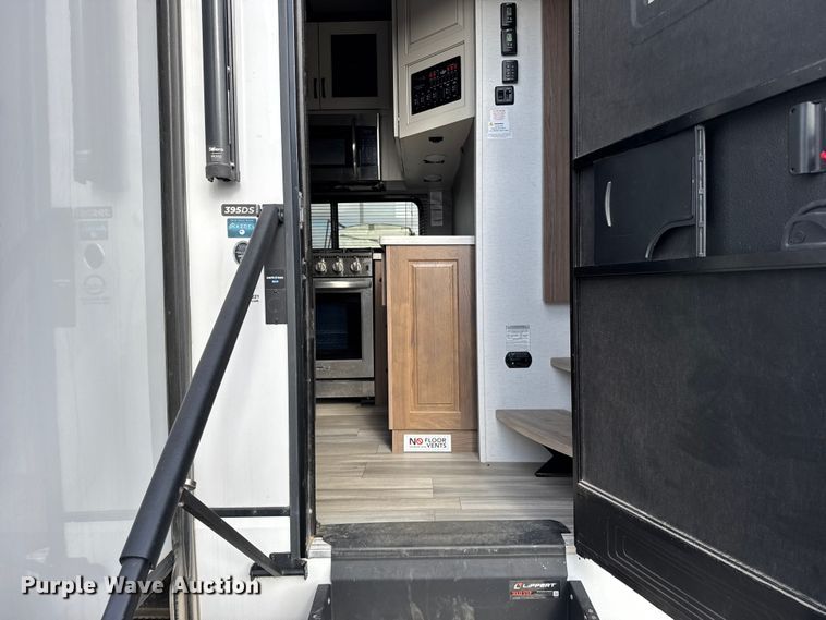 image for item FB0516 2023 Alliance Rv Paradigm camper