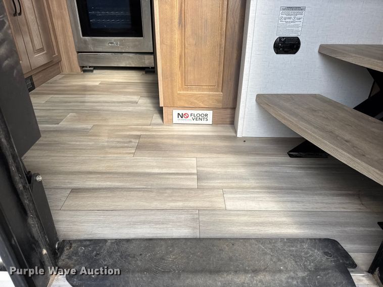 image for item FB0516 2023 Alliance Rv Paradigm camper