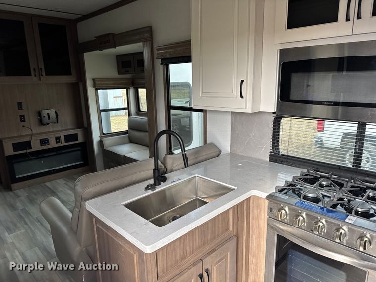 image for item FB0516 2023 Alliance Rv Paradigm camper