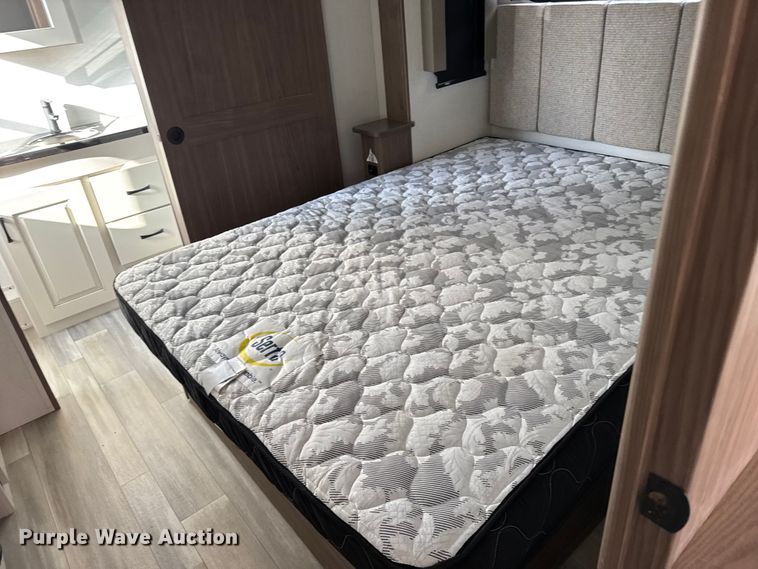 image for item FB0516 2023 Alliance Rv Paradigm camper