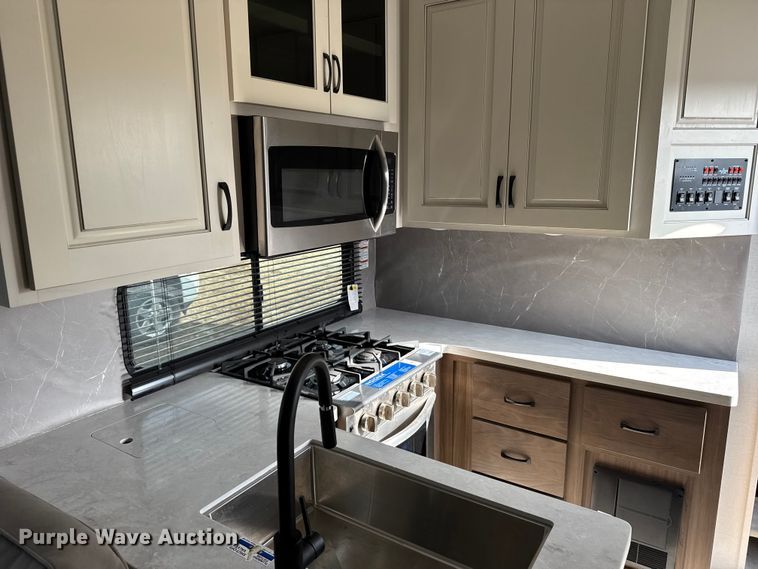 image for item FB0516 2023 Alliance Rv Paradigm camper