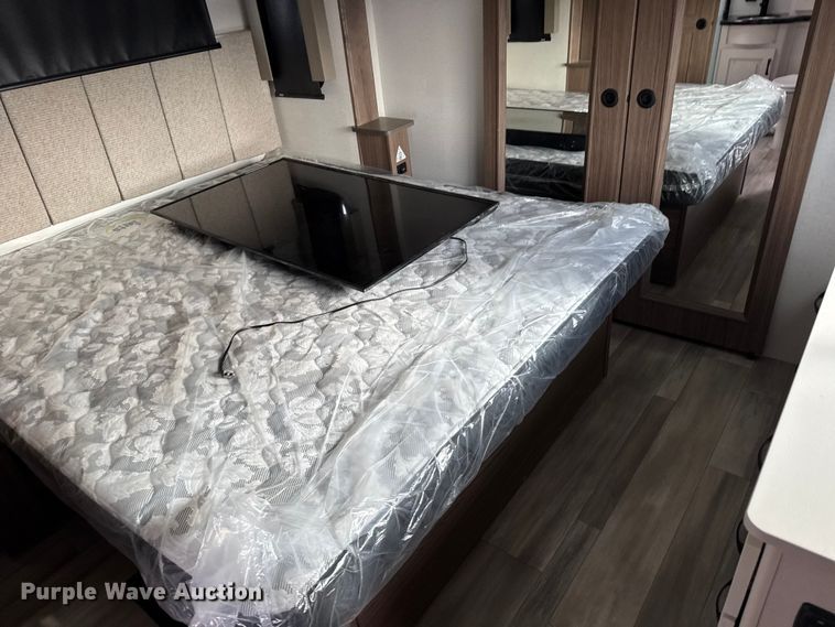 image for item FB0516 2023 Alliance Rv Paradigm camper