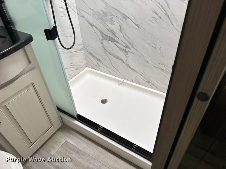 image for item FB0516 2023 Alliance Rv Paradigm camper