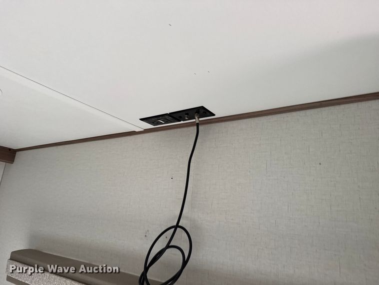 image for item FB0516 2023 Alliance Rv Paradigm camper