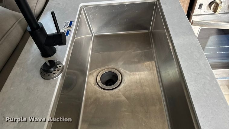 image for item FB0516 2023 Alliance Rv Paradigm camper