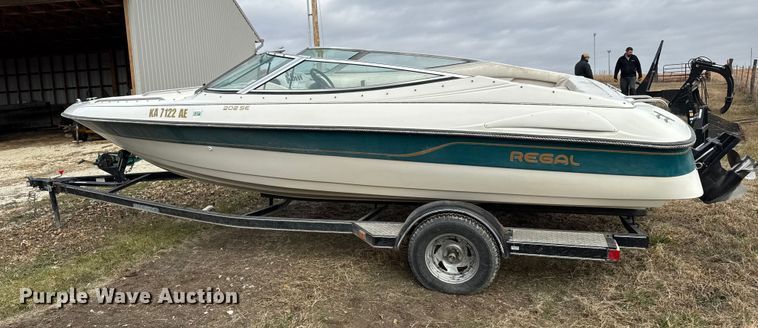 image for item FB0518 1993 Regal 202SE boat