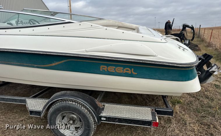 image for item FB0518 1993 Regal 202SE boat