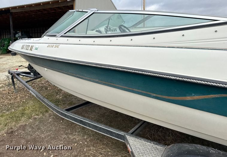 image for item FB0518 1993 Regal 202SE boat