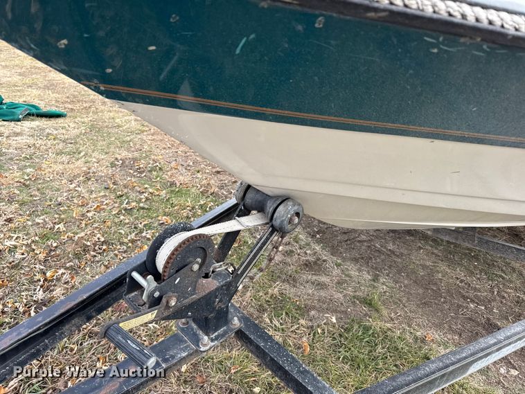 image for item FB0518 1993 Regal 202SE boat