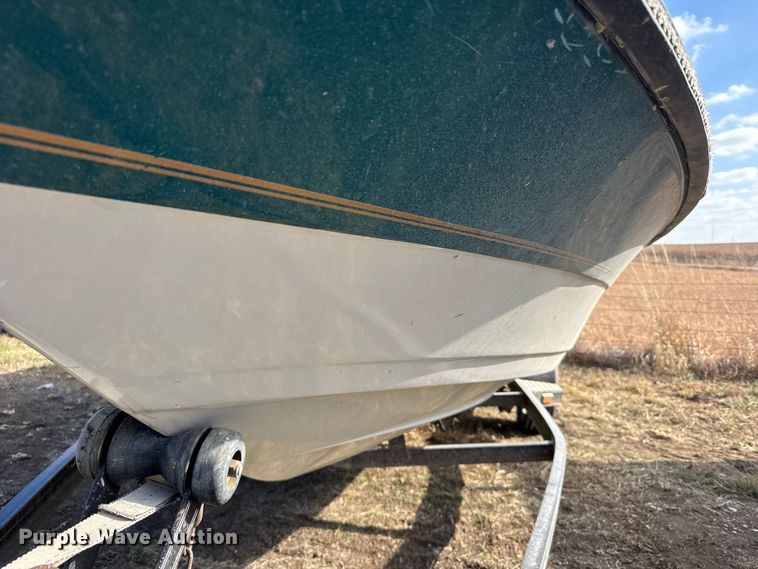 image for item FB0518 1993 Regal 202SE boat