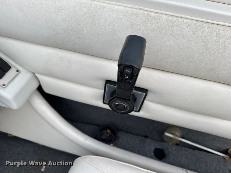 image for item FB0518 1993 Regal 202SE boat