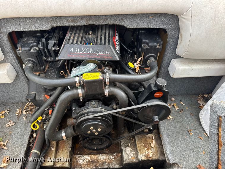 image for item FB0518 1993 Regal 202SE boat