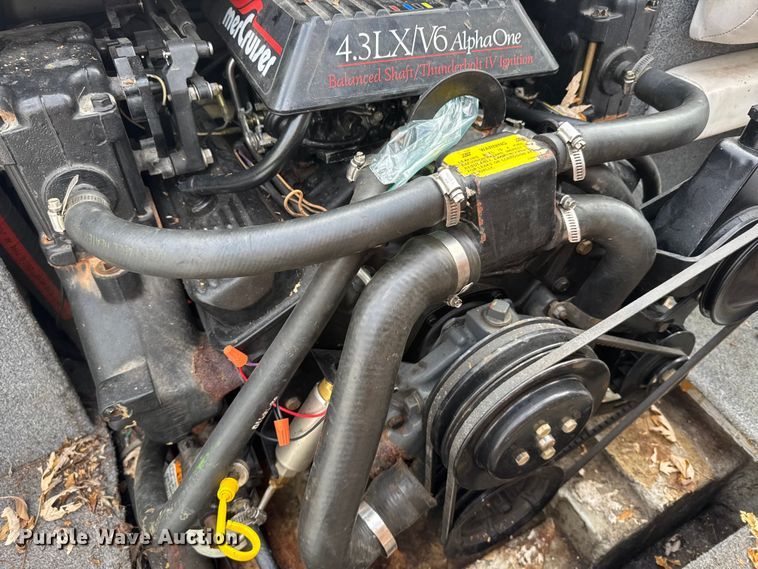 image for item FB0518 1993 Regal 202SE boat