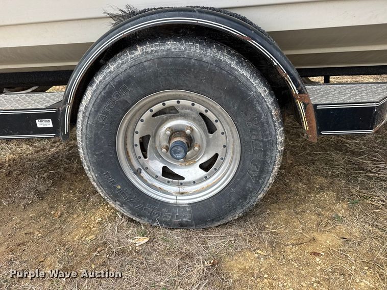 image for item FB0518 1993 Regal 202SE boat