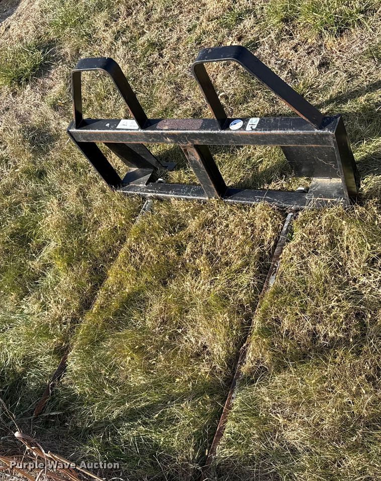 image for item FB0519 Skid steer bale spear