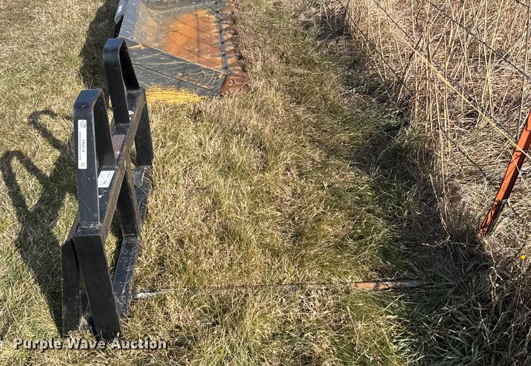 image for item FB0519 Skid steer bale spear