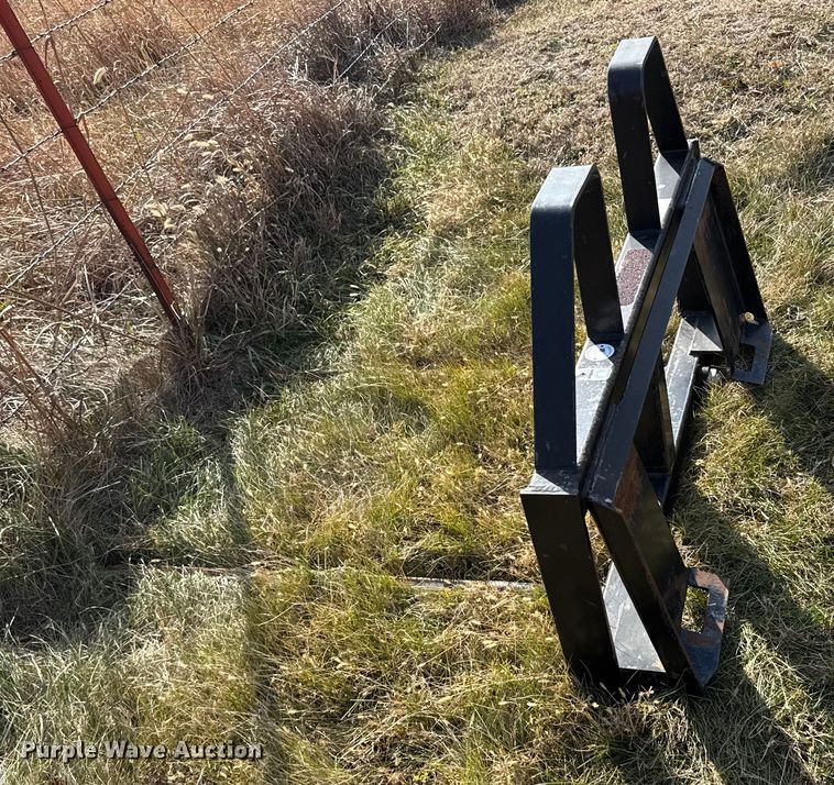 image for item FB0519 Skid steer bale spear