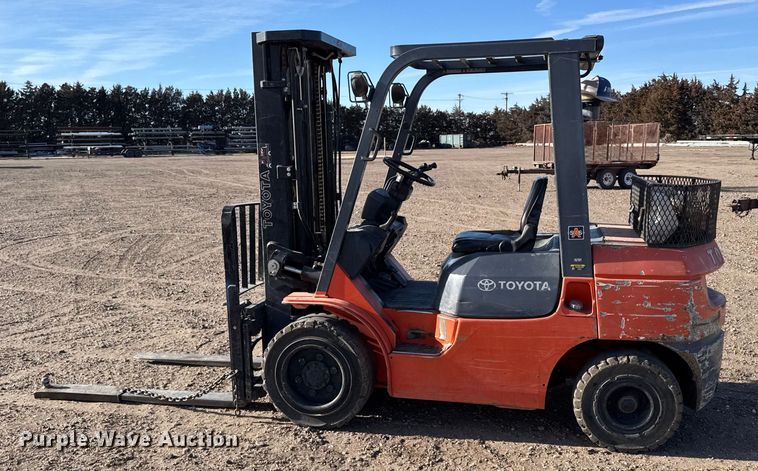 image for item FB0623 Toyota 7FGU30 forklift