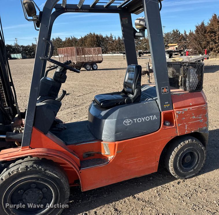 image for item FB0623 Toyota 7FGU30 forklift