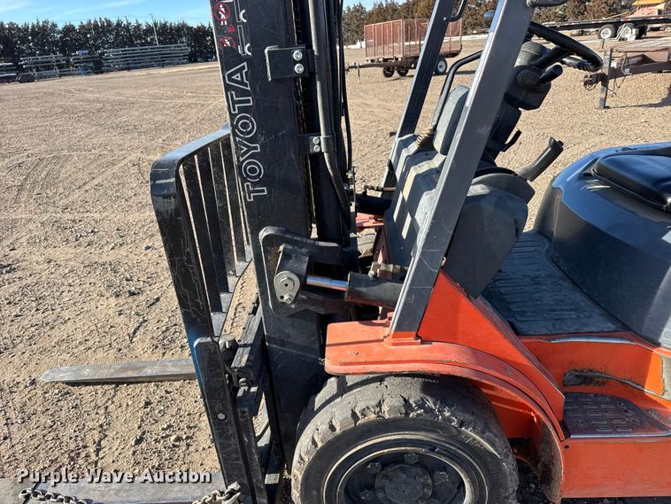 image for item FB0623 Toyota 7FGU30 forklift