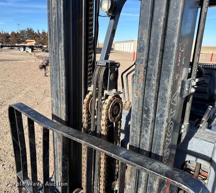 image for item FB0623 Toyota 7FGU30 forklift