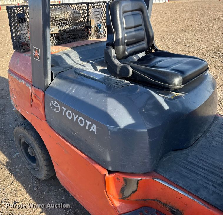 image for item FB0623 Toyota 7FGU30 forklift